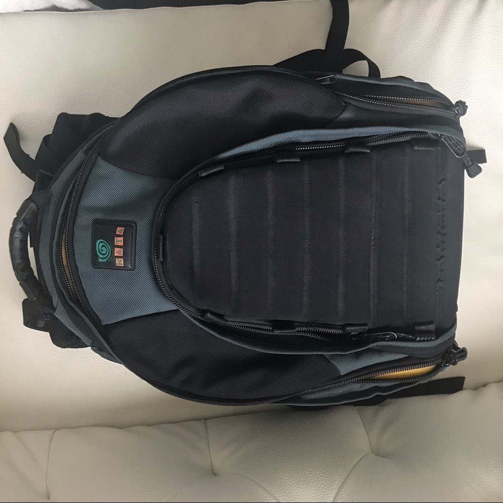 Kata R-103 DSLR camera backpack